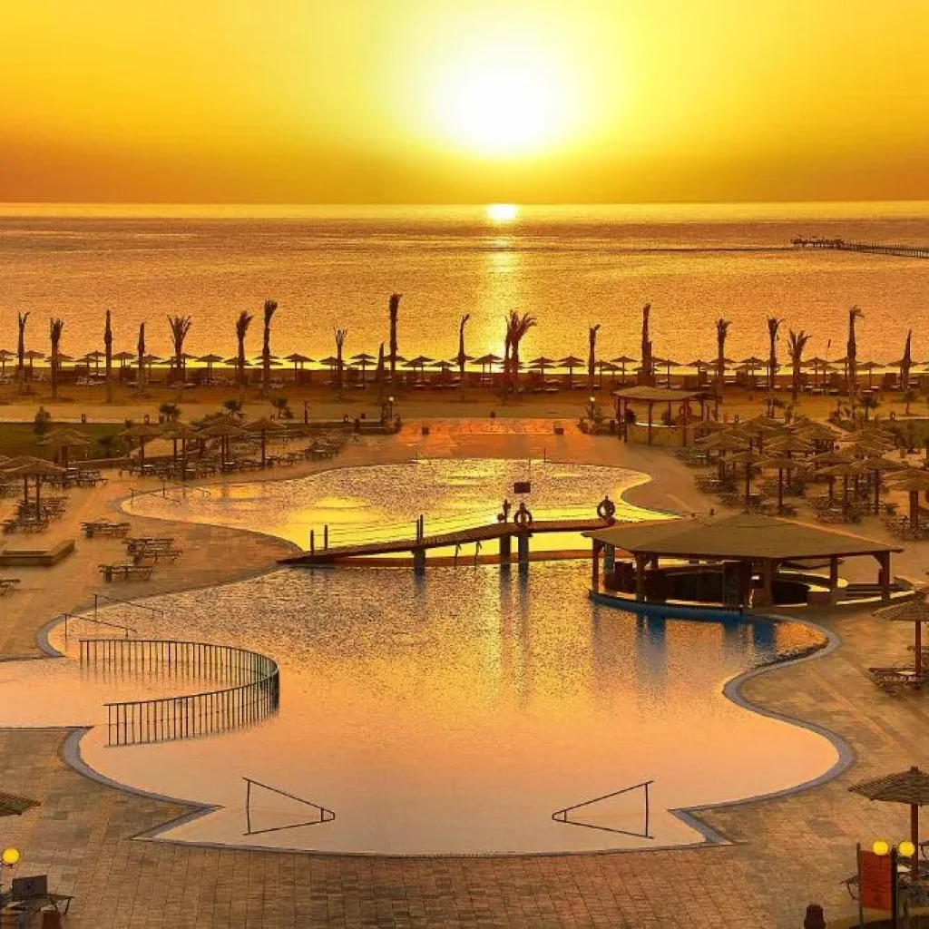 Marsa Alam: Royal Seascope Submarine Cruise with Pickup